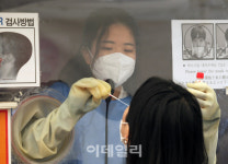[포토] 검체채취하는 의료진