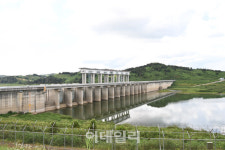 [포토]이한규 경기도 행정2부지사, 군남댐 찾아 풍수해 대비 점검 실시