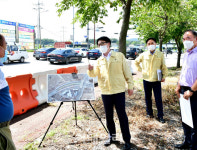 [포토]최종환 파주시장, 탄현·운정 교통체증 개선 공사 현장 점검