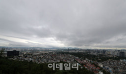 [포토]태풍 오마이스가 몰고 온 먹구름