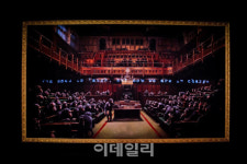 인증샷 찰칵..MZ세대 사로잡은 아트 오브 뱅크시