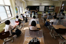 [포토]오늘부터 등교확대 본격 적용…수도권은 우려 여전