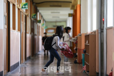 [포토]교실로 향하는 어린이들