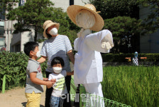 [포토] 도심에 등장한 허수아비