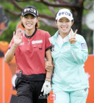 [포토]박주영,김수지 아침 미소 손인사