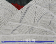 찢긴 한지가 세운 산, 마른 흙이 파낸 골 선묘풍경