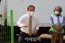 [포토]양정동 이패1통 삼색존 설치 상황 점검하는 조광한 남양주시장