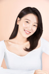 배우 조우리, 보기만 해도 기분 좋은 미소…청아한 화보 공개