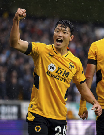 '황소가 미쳤다!' 황희찬, EPL 첫 멀티골...울버햄프턴 승리 견인