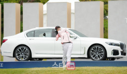 [포토]전예성 선두를 향하여