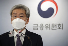 내년 주담대 ‘반토막’…“서민 주거사다리 걷어찼다”