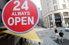 [포토]단계적 일상회복 하루 앞으로, 식당·카페 운영시간 제한 해제