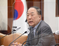 `물류·교통대란 막자` 팔 걷은 당정…요소수 사재기 막고 수입 총력전