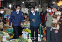 [포토] 전통시장 찾아간 오세훈 서울시장