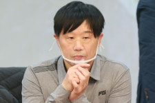 서민 “반성할 게 많지만… 일등은 역시 꼴페미 시절 활동”