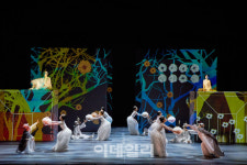 인생 돌아보니 잠깐이구나, 짧게 피고 지는 매화처럼…