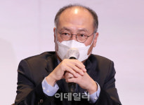 [포토]토론하는 이종관 법무법인 세종 위원