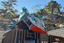 탈선해 구겨진 통영 욕지도 모노레일… 8명 중상