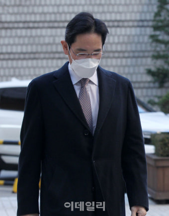 [포토] 고개숙인 이재용 삼성전자 부회장