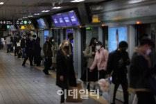 지하철5호선 여의도역 유출지하수 | 장애인단체 시위로 지하철 5호선 '여의도~공덕' 운행지연
