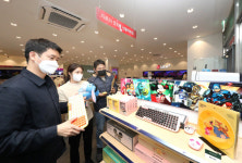 LG유플러스 전국 2100개 매장에 ‘디즈니+ 체험존’