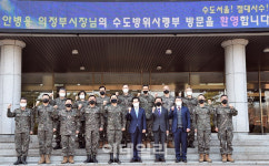 [포토]안병용 의정부시장, 수방사령관에게 감사패 전달
