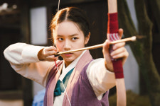 웨이브, 유승호-이혜리 ‘꽃 피면 달 생각하고’ OTT 독점 공개