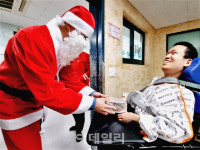 한가득 선물 들고 포천 노아의집 찾은 산타클로스, 모두 행복하세요~