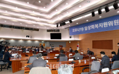 오미크론 확산에 거리두기 재연장 가닥…지표 호전에 방역 완화될까(종합)