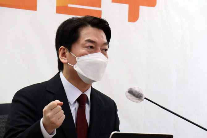 2025년 8월 16일 안철수, 광복절 발언에 대한 논란 지속