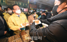 온누리 사우나 구내식당 | [포토]온누리상품권으로 먹거리 구매하는 국무총리