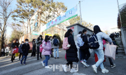 교사들 확진 대비…교육부 기간제교사 연령제한 폐지