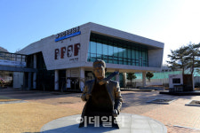 [인싸핫플] 목마타고 떠난 시인의 품에 안기다