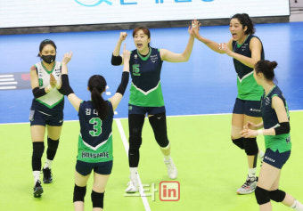 정규리그 1위 확정 앞둔 현대건설, 선수 4명 추가 확진돼 총 12명