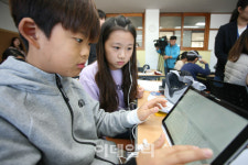 수천억 들인 경기교육청 태블릿PC보급 사업 애물단지 되나