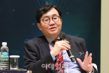 [포토]사회를 맡은 박수용 교수