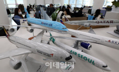 [포토]격리 없이 해외로…폭발하는 여행 수요에 여행사 ’방긋‘