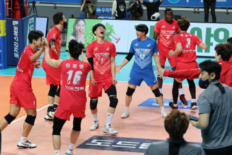 한국전력, '천적' 우리카드 꺾고 극적 PO행...KB손보와 대결