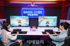 LG 올레드 TV로 추억의 게임…광안리 금성오락실 오픈