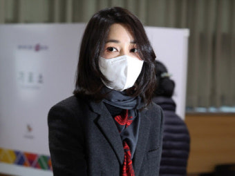 김건희, 인스타 상장 사진 '조민 조롱?' 조국 지지자 발끈
