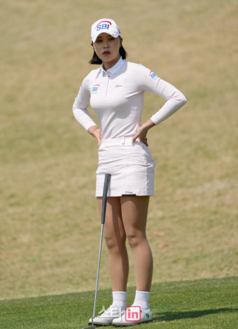 [포토]문정민 '그린을 파악한다'