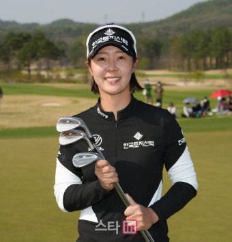 [포토]박지영 '우승 웨지 입니다'