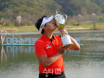 [포토] 박상현 '짜릿한 개막전 우승의 맛'