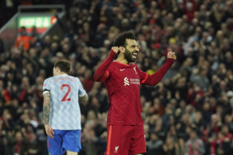 '살라 2골 1도움' 리버풀, 맨유에 4-0 대승...EPL 선두 탈환