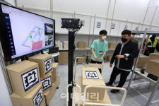 [포토]AI 기술을 활용해 창고 물류 업무