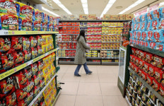 인니 팜유 수출중단에..라면·과자·치킨 가격 꿈틀