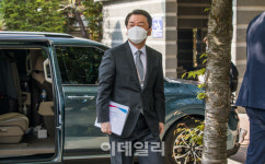 [포토]인수위 들어서는 안철수 대통령직 위원장