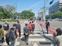 “횡단보도 두려워”...짧은 초록불에 가슴 철렁한 어르신들