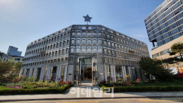 [르포]佛 30몽테인이 성수동에..유리정원 같은 디올 컬렉션샵