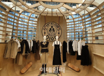 [르포]佛 30몽테인이 성수동에..유리정원 같은 디올 컬렉션샵